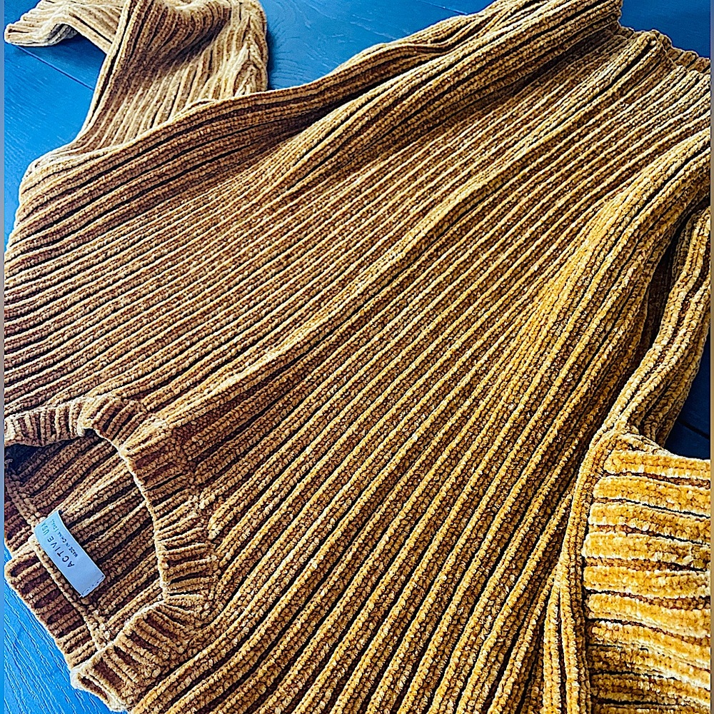 Active USA Mustard Yellow Velvet Crop Top - Long Sleeve